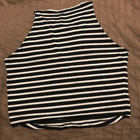 Black and white stripe Large Crop Top - Picture 3 of 4